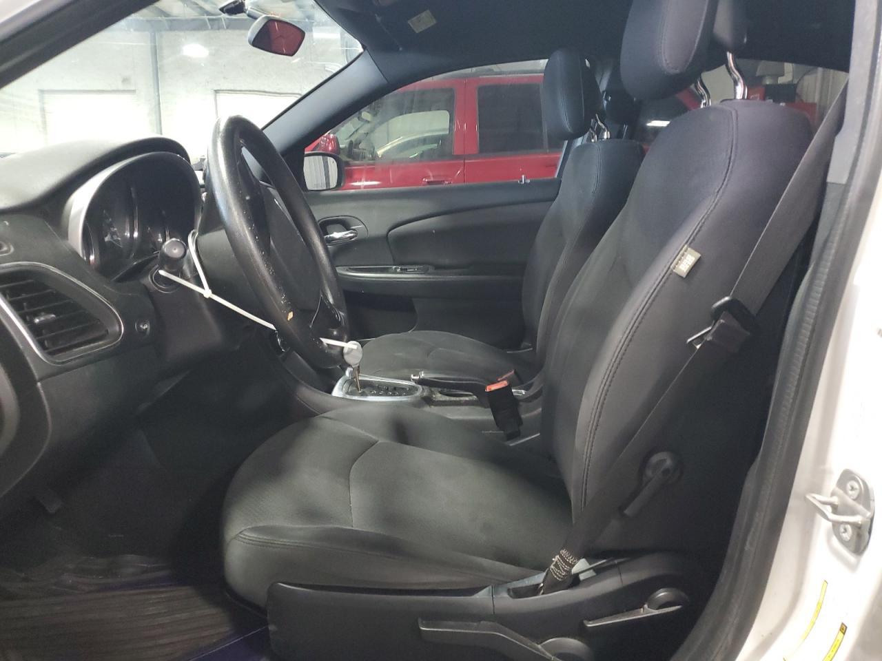 2014 Chrysler 200 Lx - Фото 7