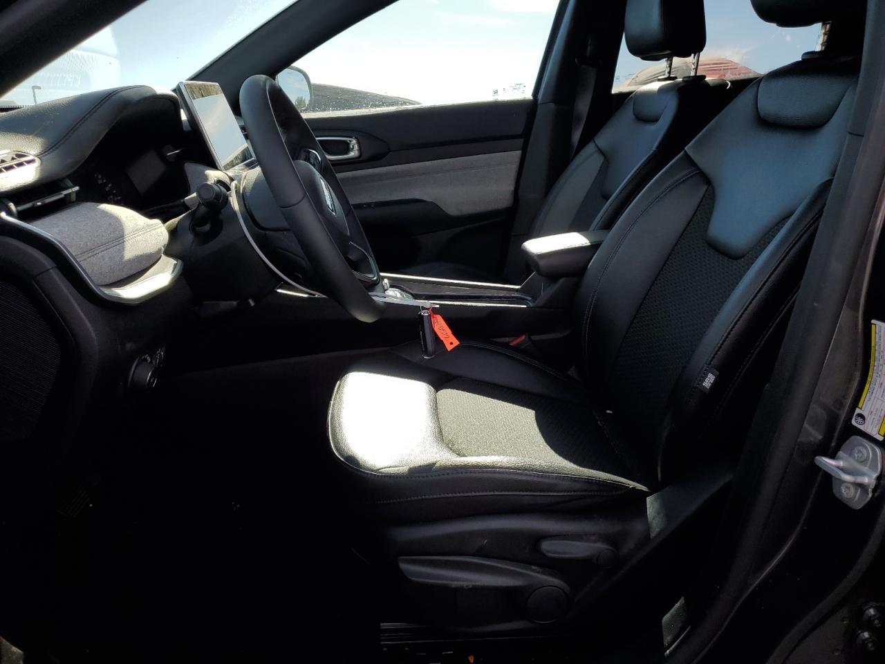 2024 Jeep Compass Latitude - Image 7