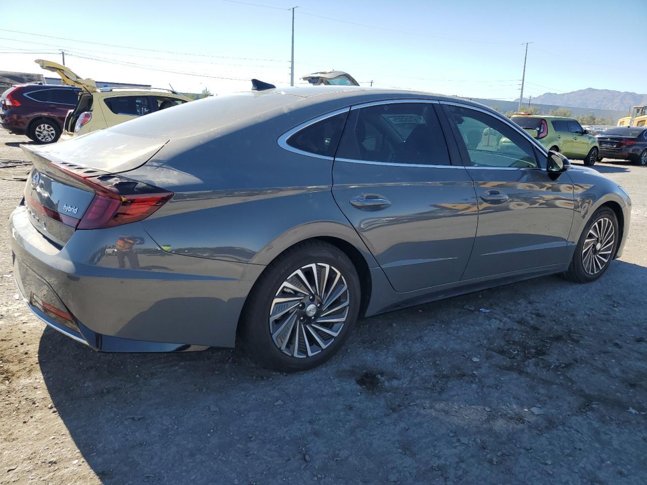 2022 Hyundai Sonata Hybrid - Image 3