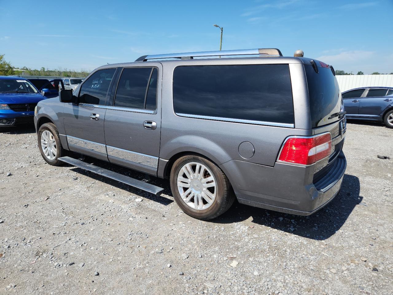 2011 Lincoln Navigator L - Фото 2