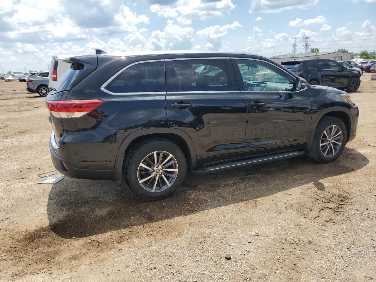 2018 Toyota Highlander Se - Фото 3