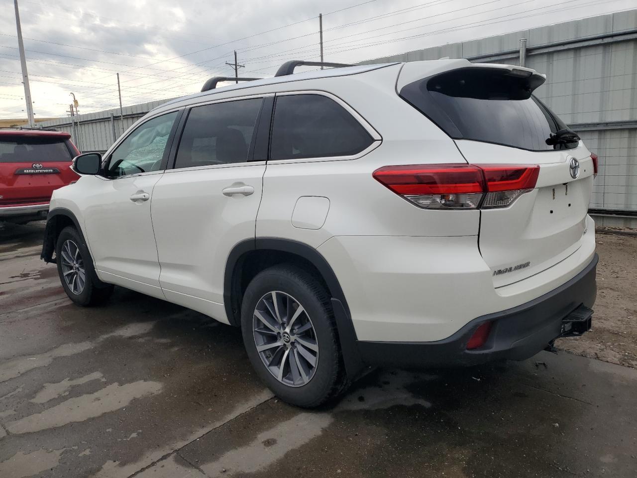 2017 Toyota Highlander Se - Фото 2