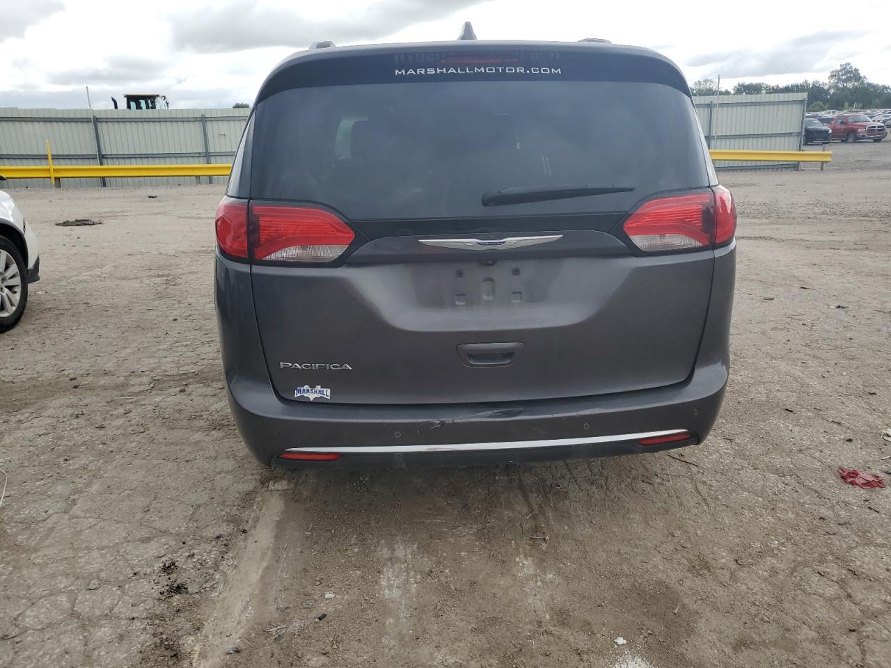 2019 Chrysler Pacifica Touring L - Image 6