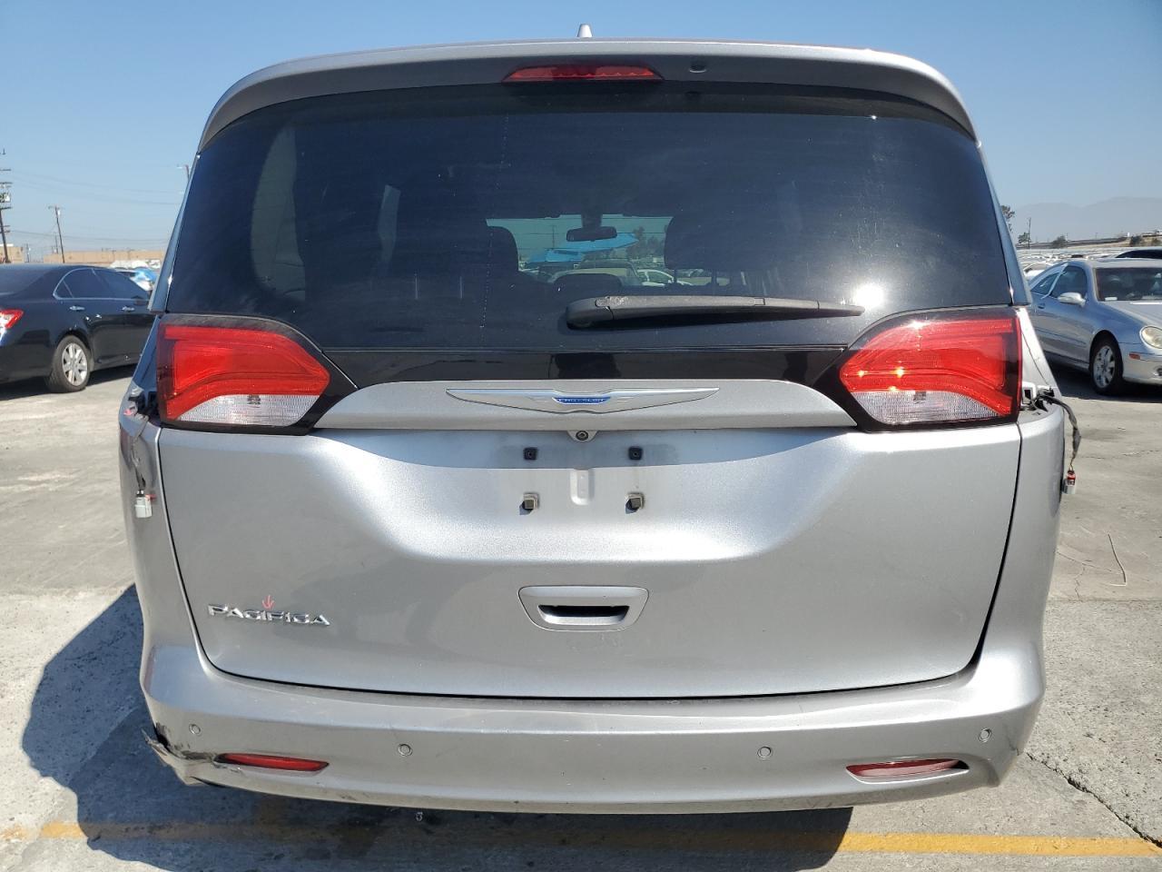2018 Chrysler Pacifica Lx - Image 6