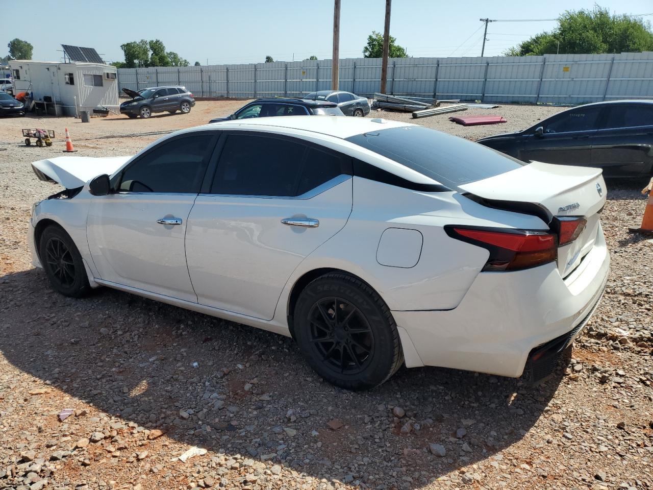 2020 Nissan Altima S - Фото 2