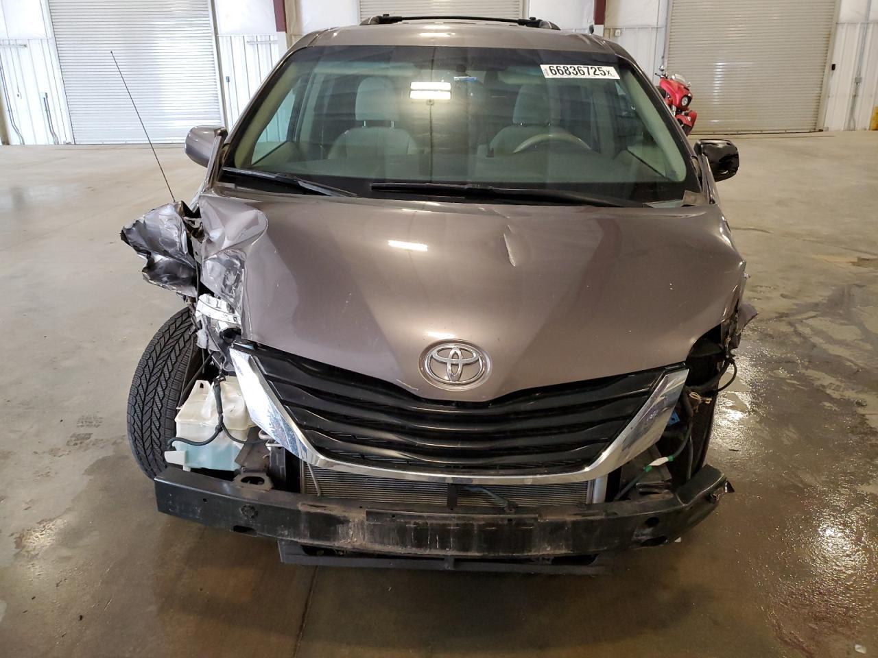 2012 Toyota Sienna Le - Фото 5