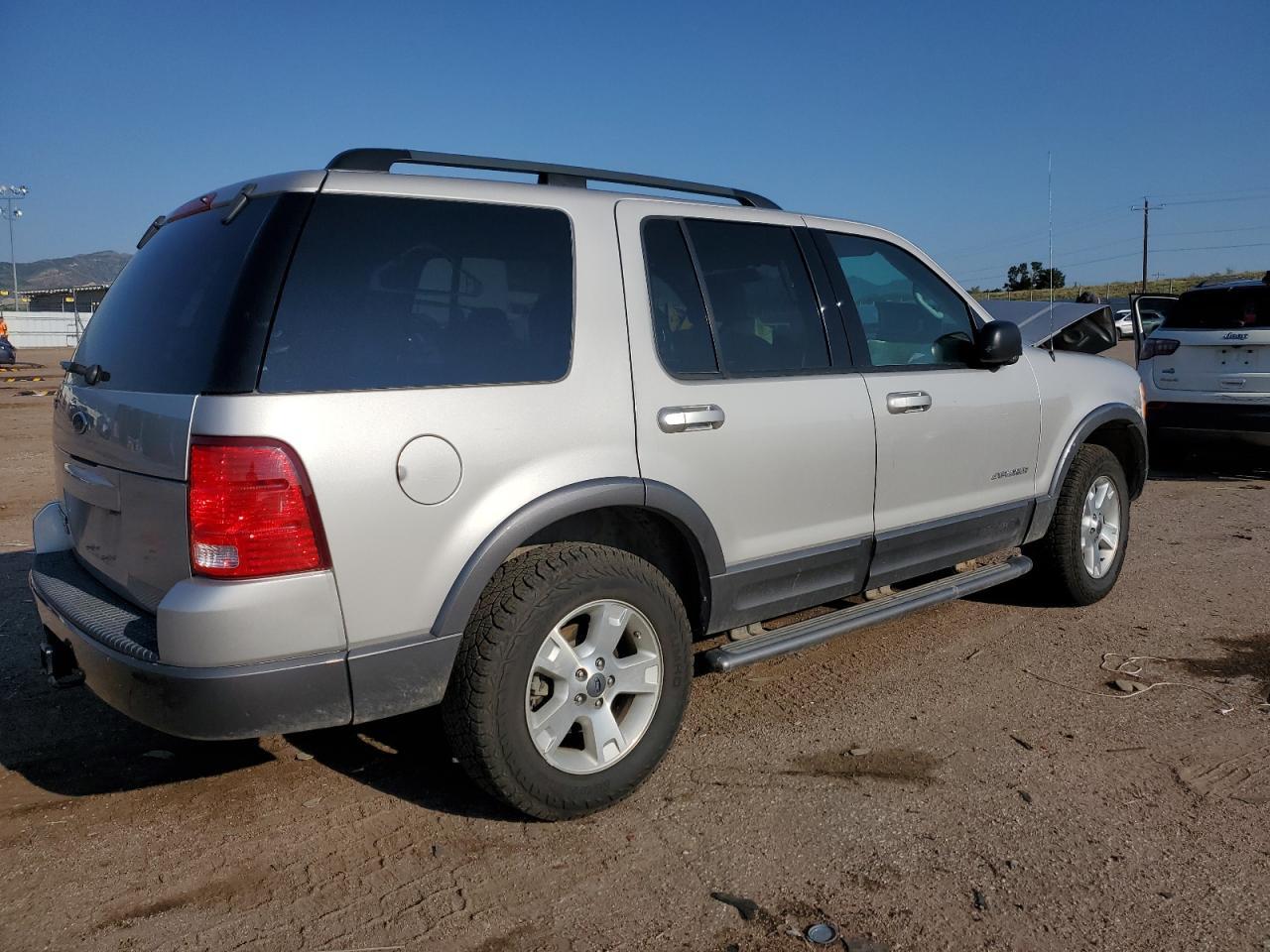 2004 Ford Explorer Xlt - Image 3