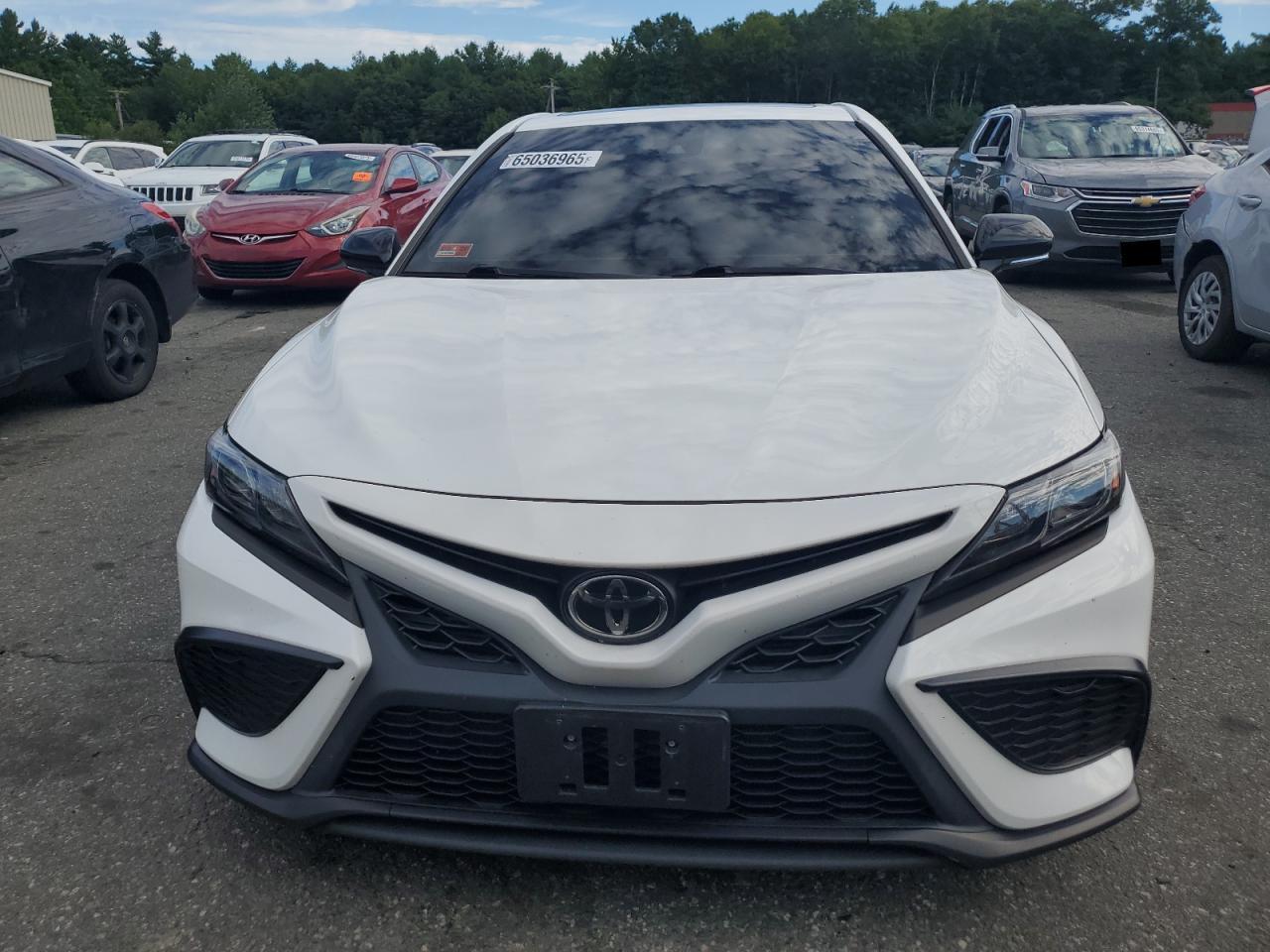 2022 Toyota Camry Se - Image 5