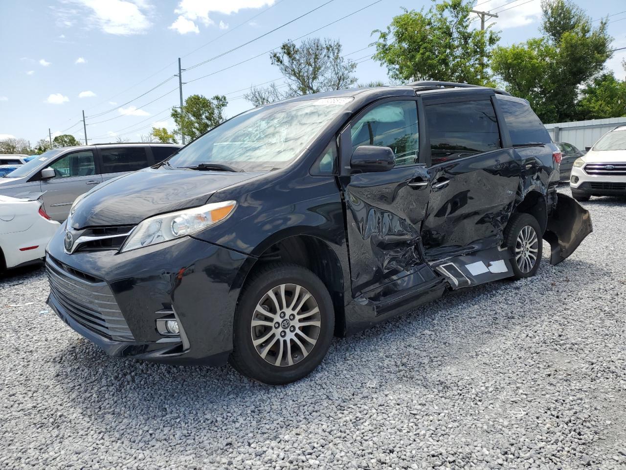 2019 Toyota Sienna Xle