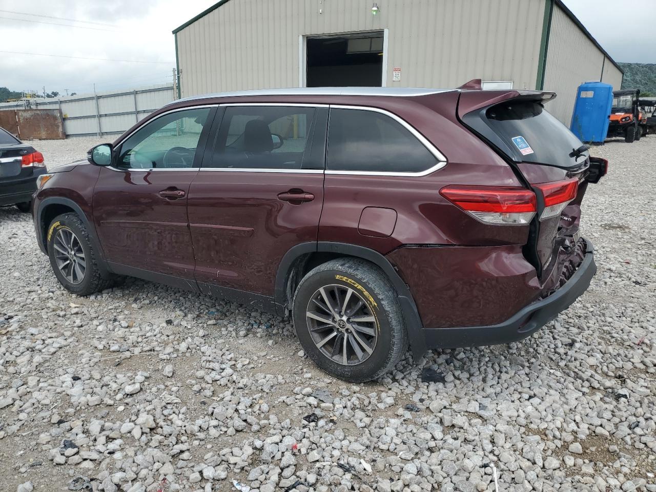2019 Toyota Highlander Se - Фото 2