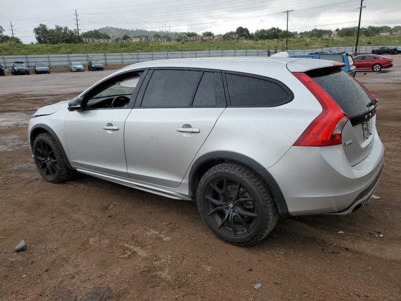 2016 Volvo V60 Cross Country Premier - Фото 2