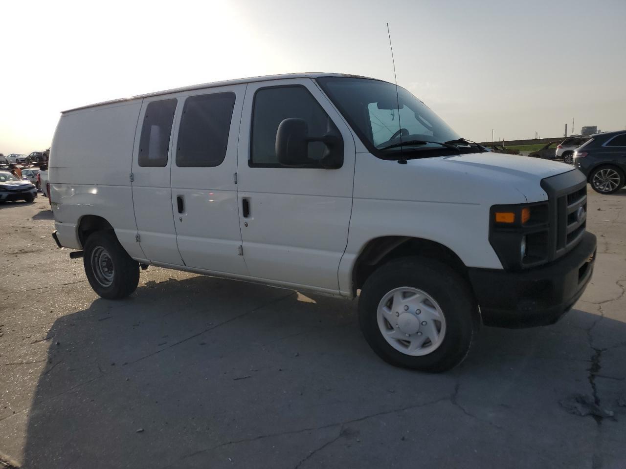 2008 Ford Econoline E250 Van - Фото 4