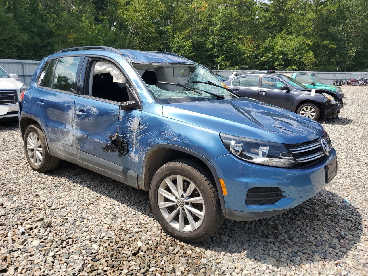 2017 Volkswagen Tiguan S - Фото 4