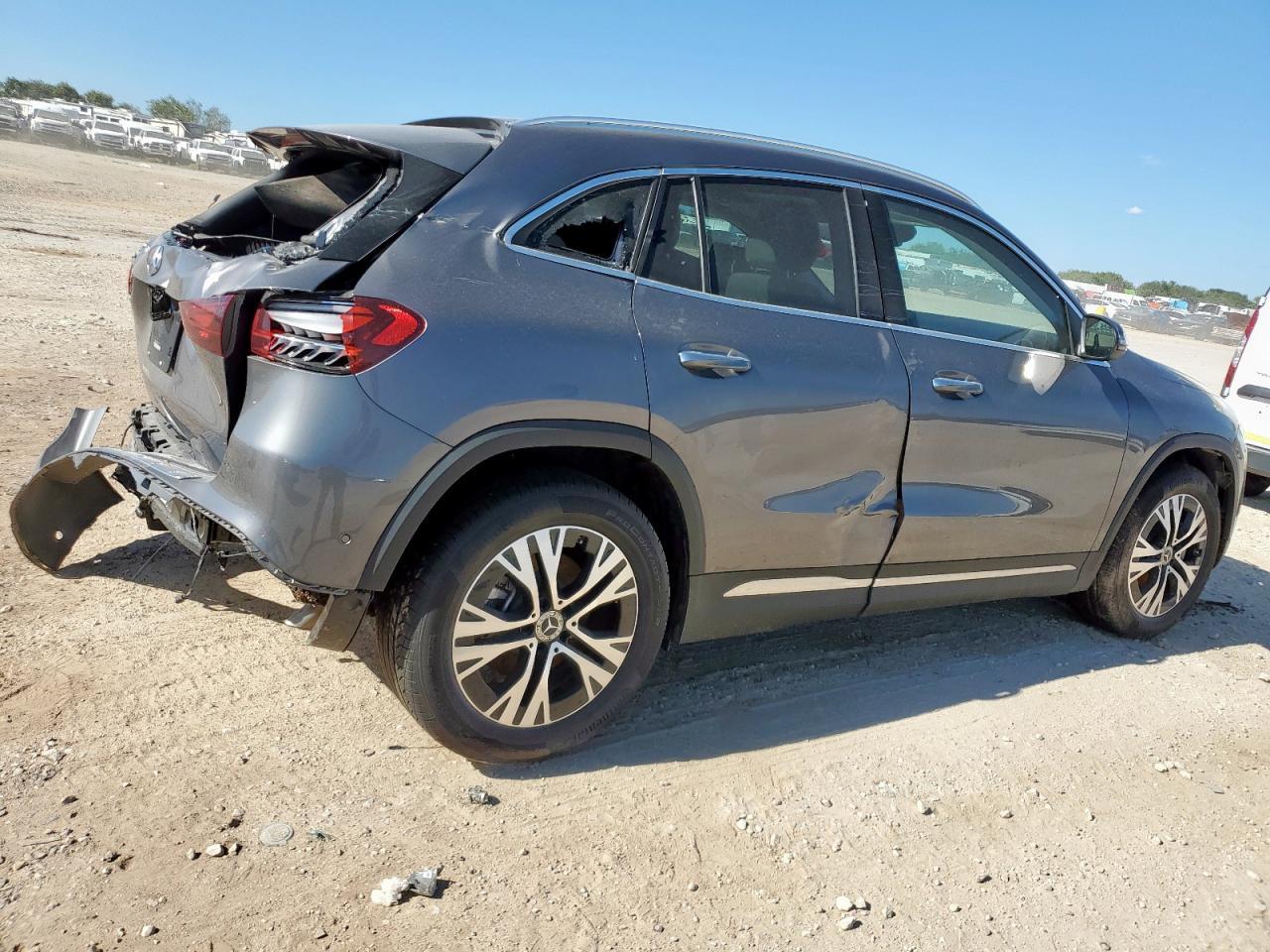 2025 Mercedes-Benz Gla 250 - Фото 3