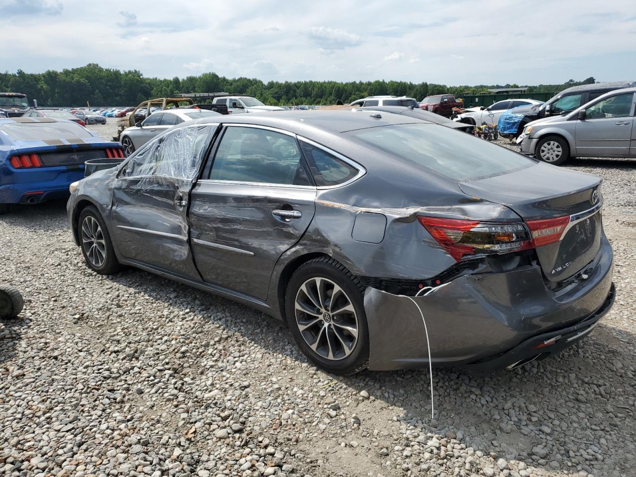 2017 Toyota Avalon Xle - Image 2