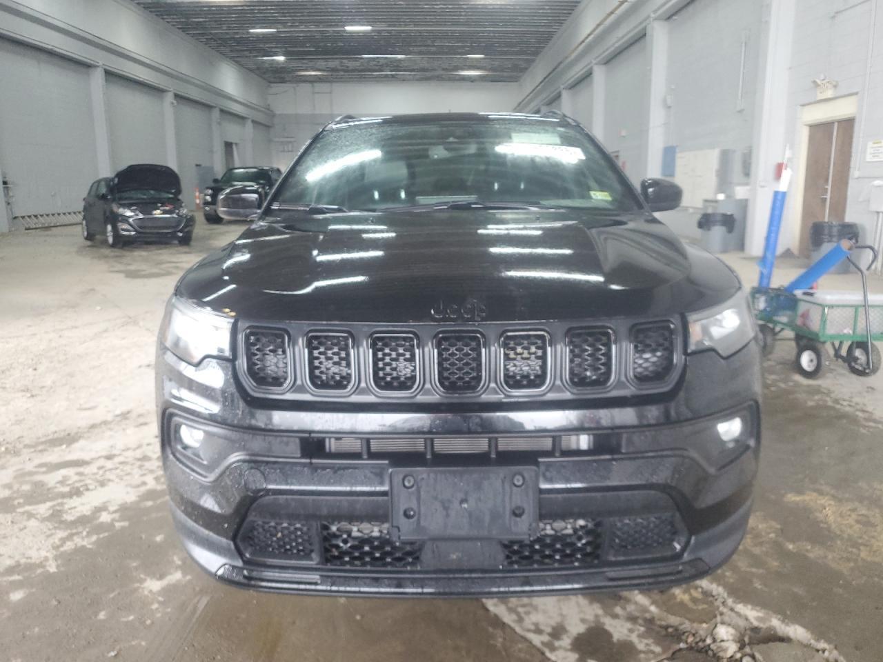 2023 Jeep Compass Latitude - Image 5