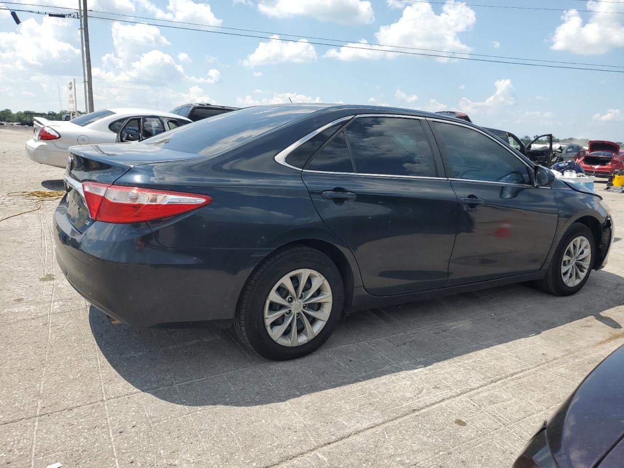 2017 Toyota Camry Le - Фото 3