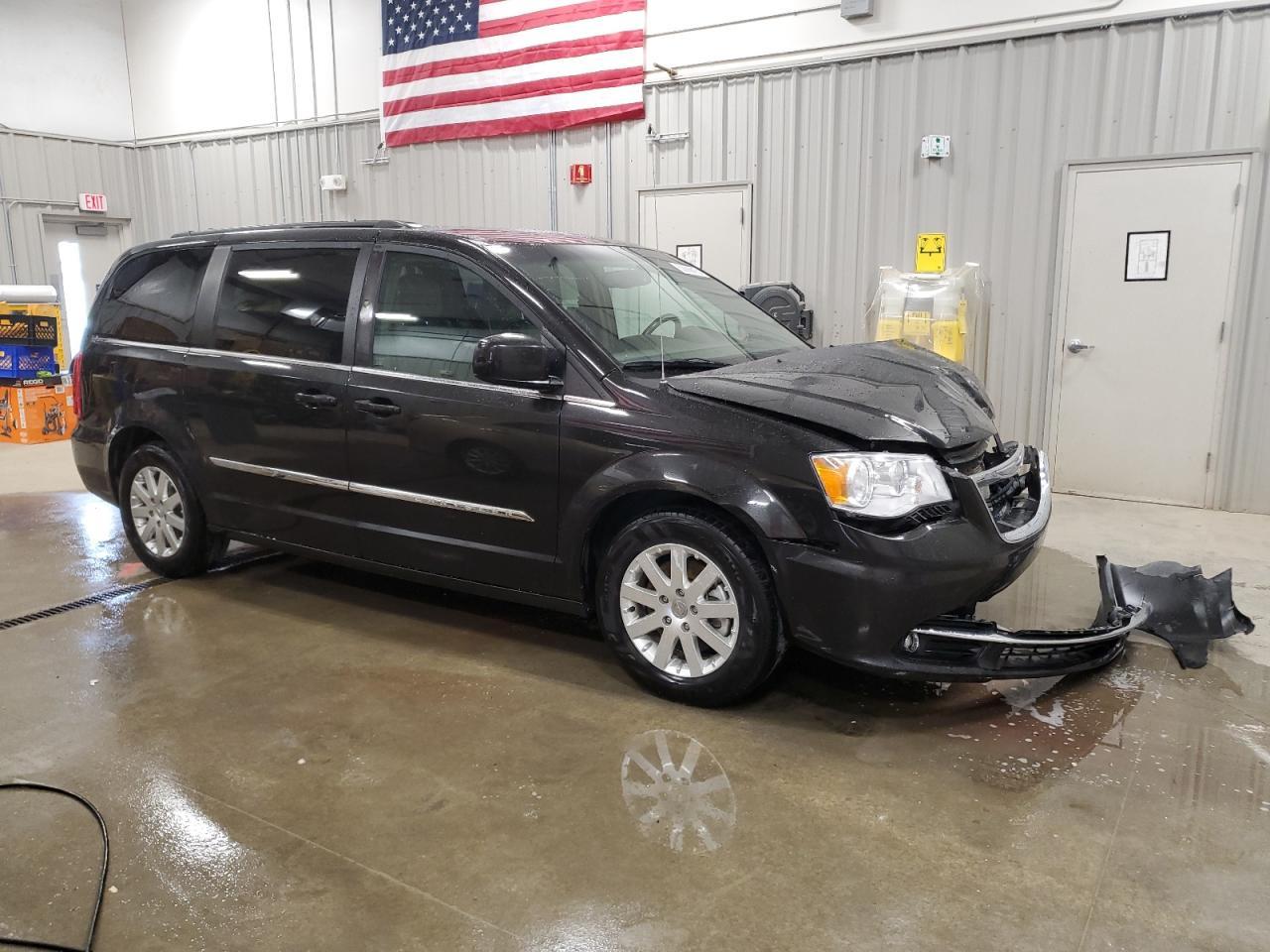 2014 Chrysler Town & Country Touring - Image 4