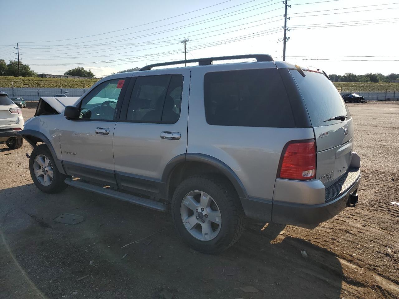 2004 Ford Explorer Xlt - Image 2