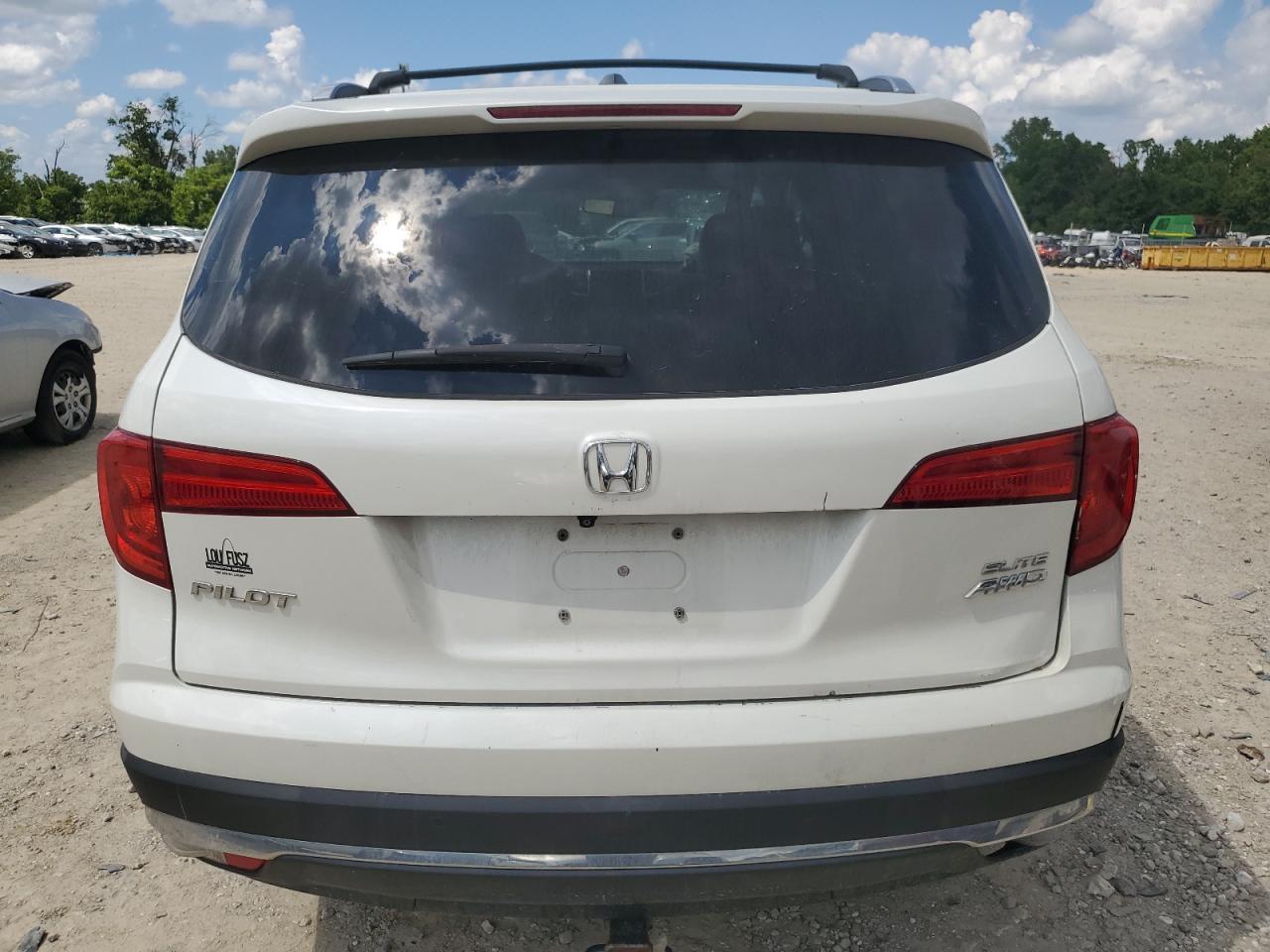 2017 Honda Pilot Elite - Image 6