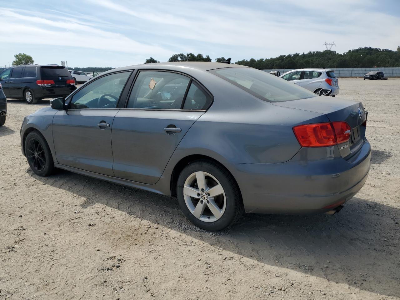 2011 Volkswagen Jetta Tdi - Image 2