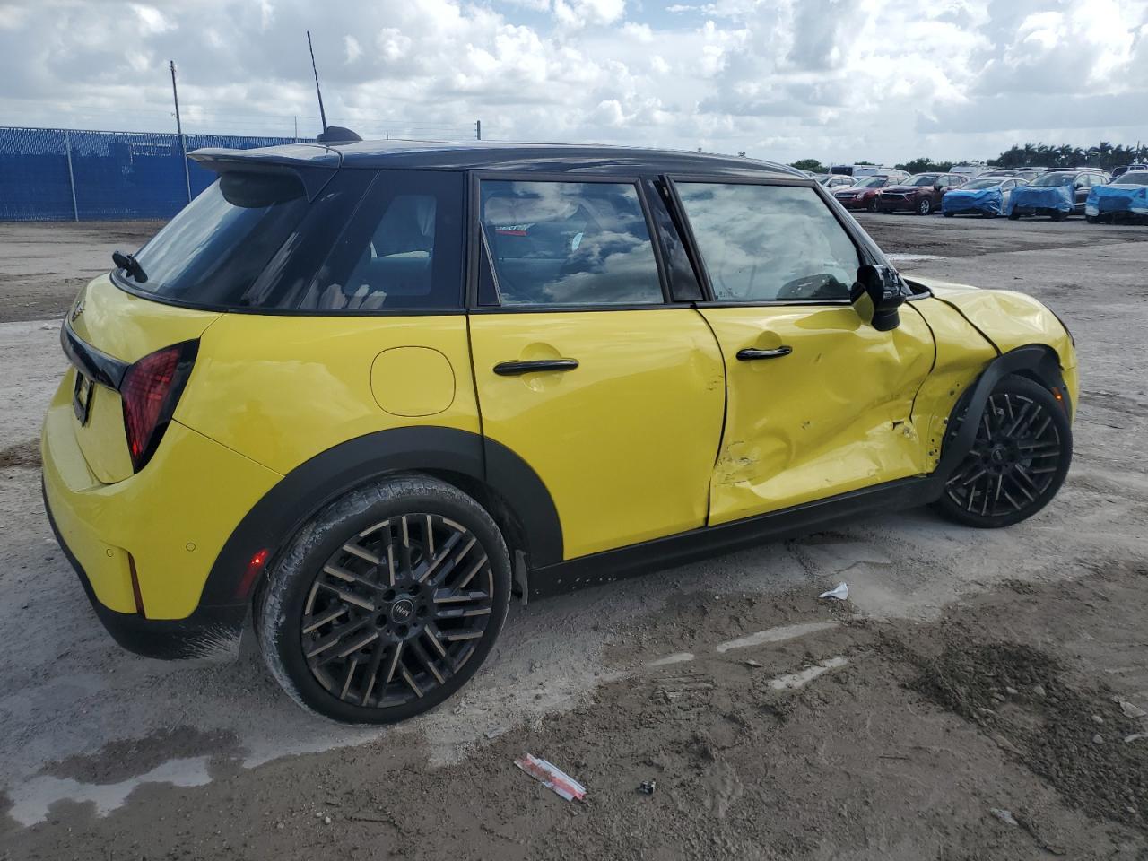 2025 Mini Cooper S - Фото 3