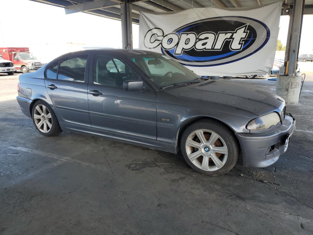 2001 BMW 325 I - Image 4