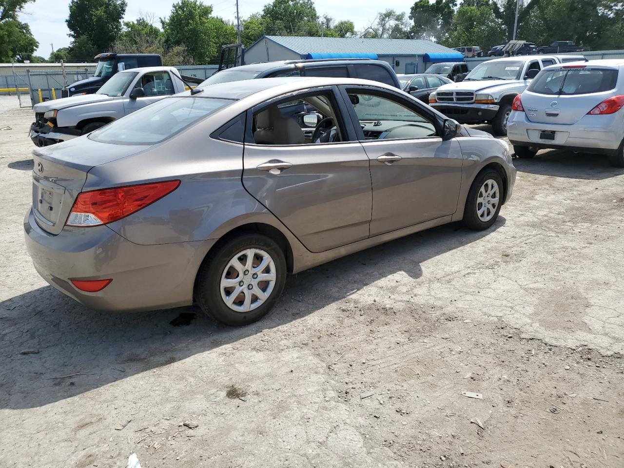 2013 Hyundai Accent Gls - Фото 3