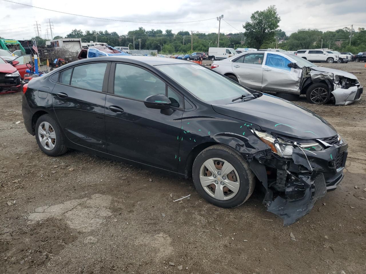 2017 Chevrolet Cruze Ls - Image 4