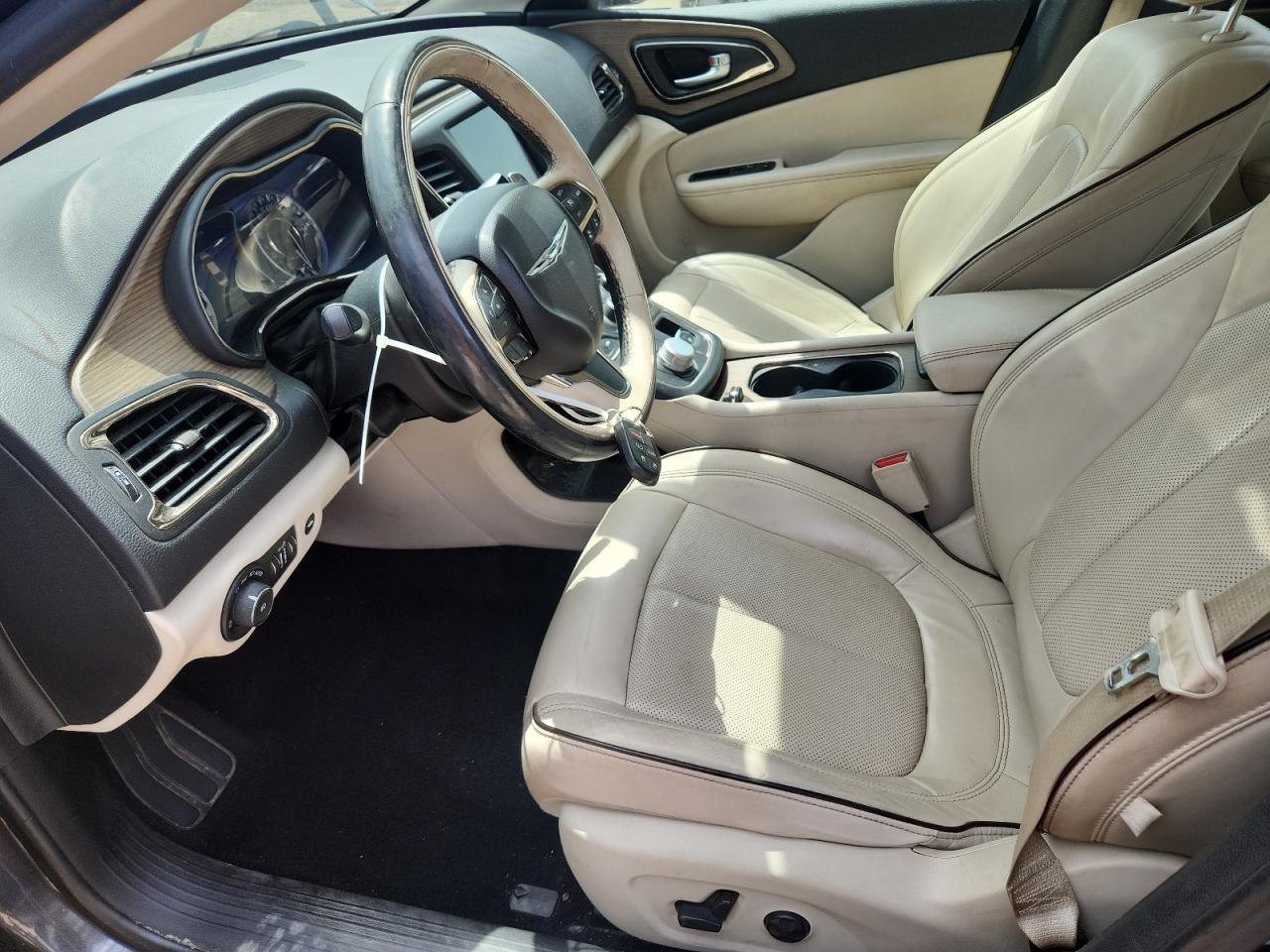 2015 Chrysler 200 C - Image 7