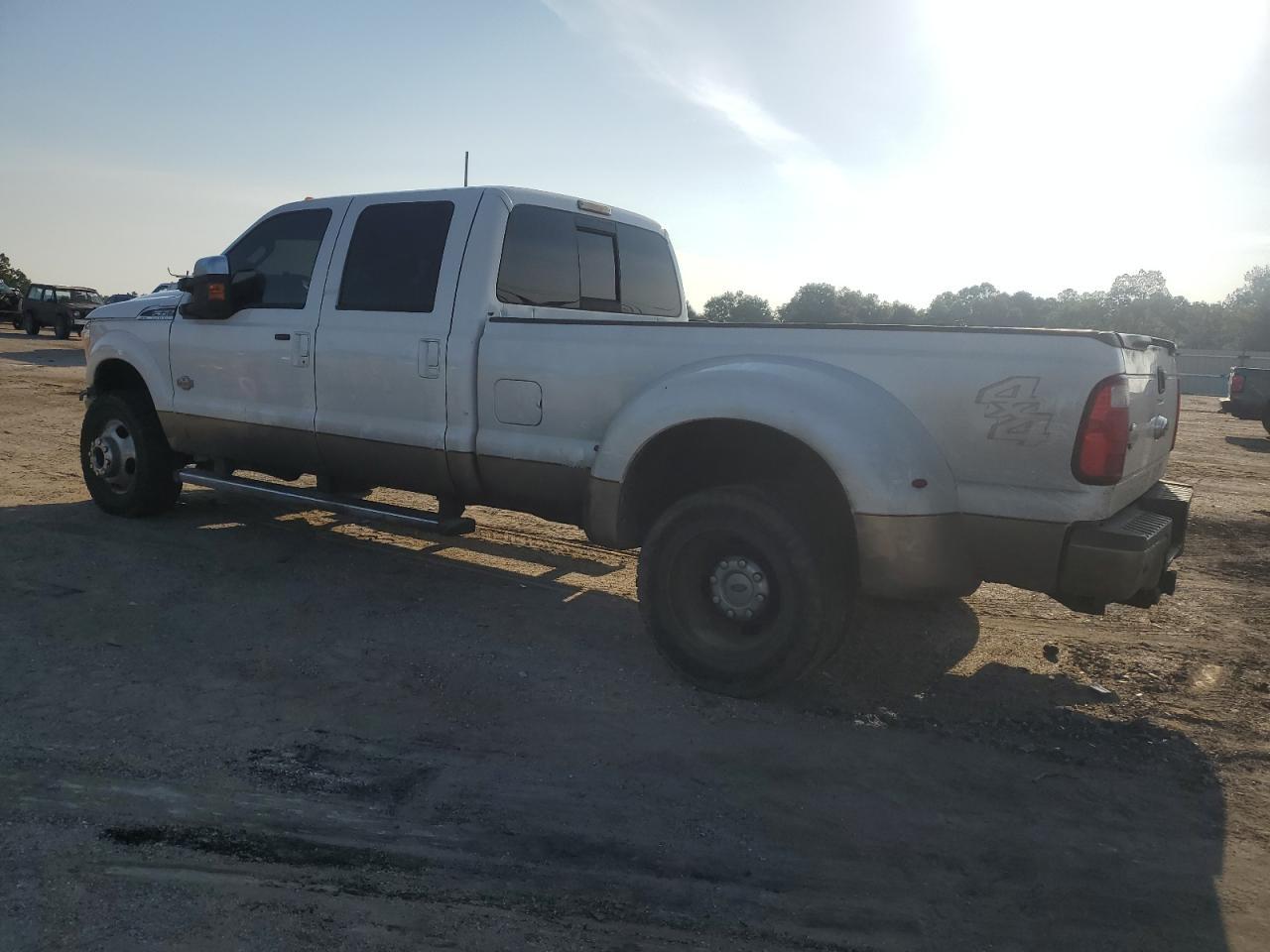 2014 Ford F350 Super Duty - Фото 2