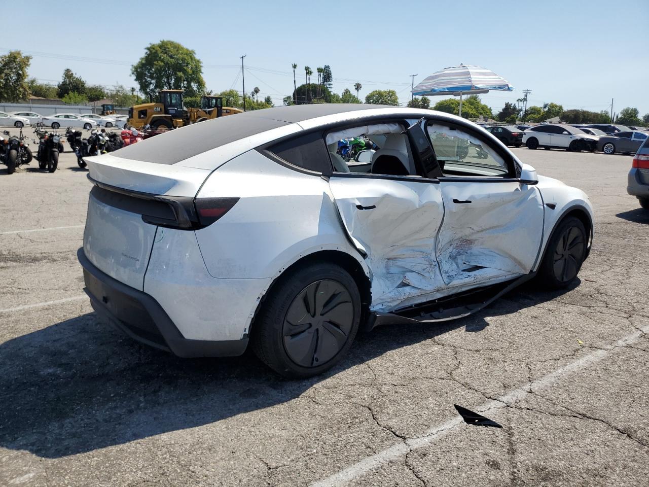 2026 Tesla Model Y - Фото 3