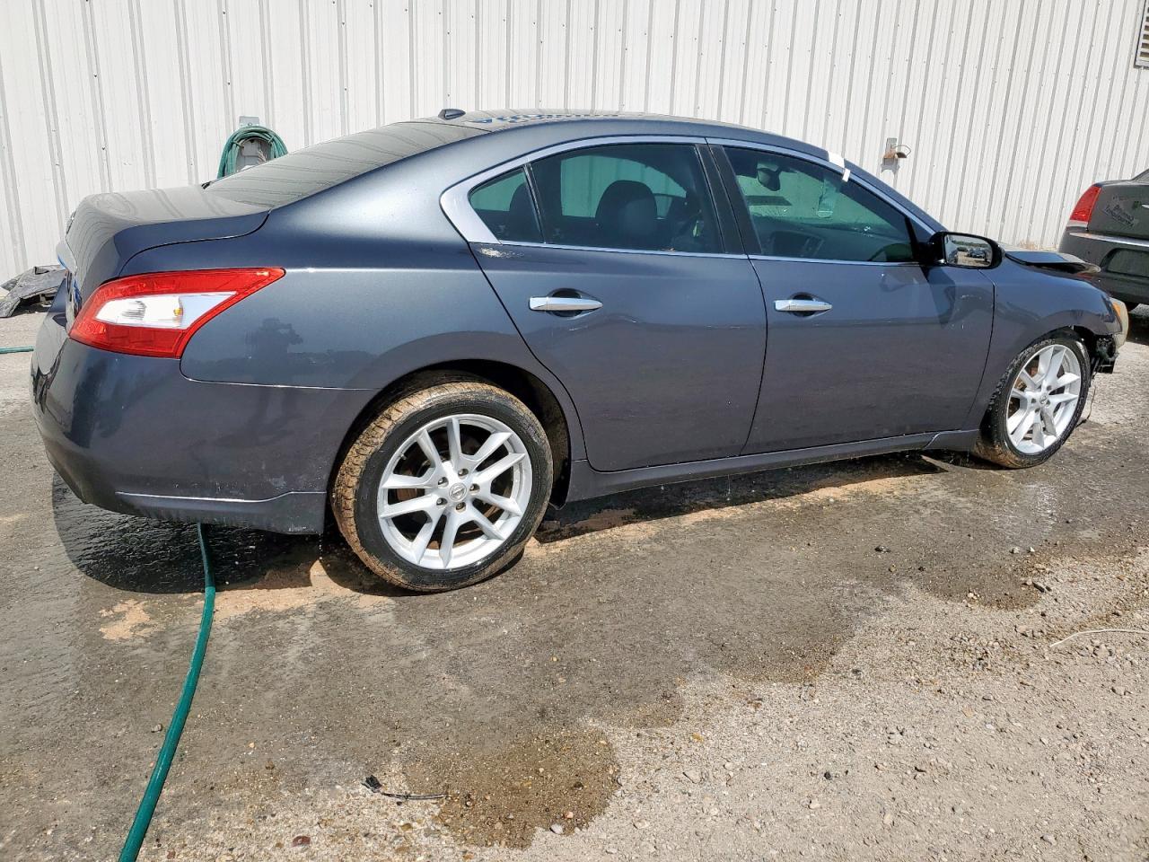 2010 Nissan Maxima S - Image 3