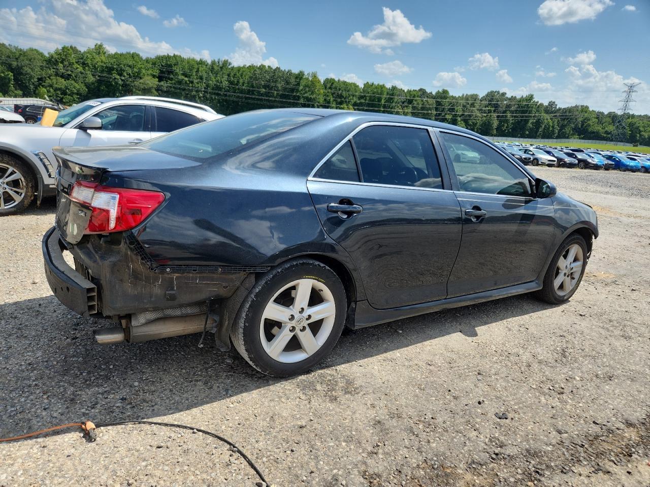 2014 Toyota Camry L - Фото 3