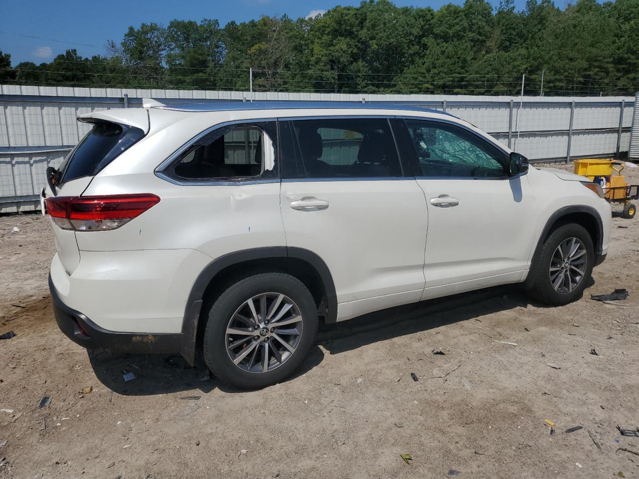 2017 Toyota Highlander Se - Фото 3