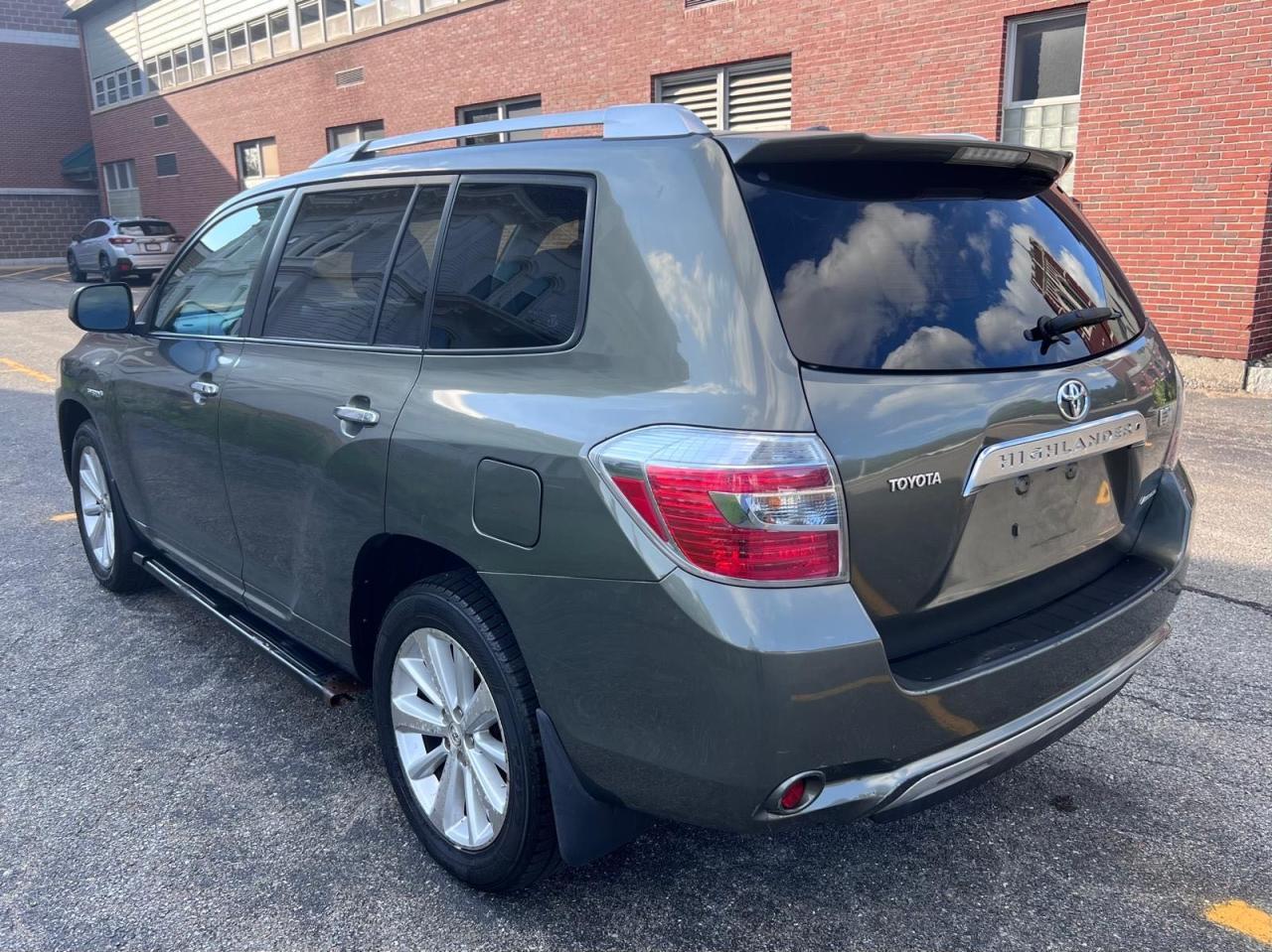 2009 Toyota Highlander Hybrid Limited - Image 3