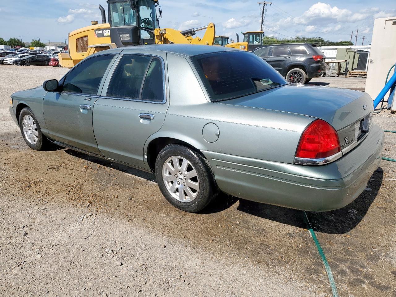 2006 Ford Crown Victoria Lx - Image 2