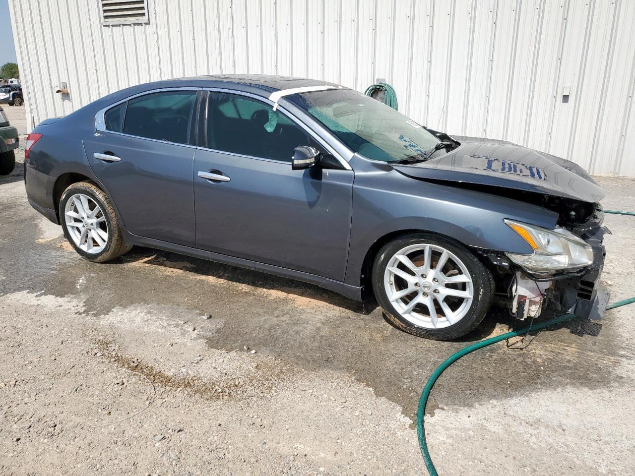 2010 Nissan Maxima S - Image 4