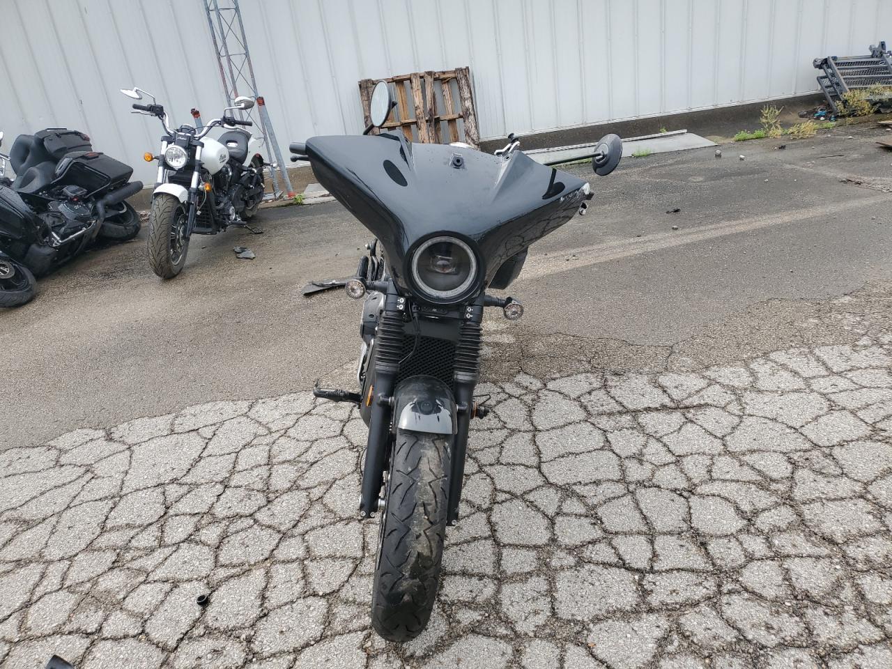 2025 Moto Guzzi California - Фото 2