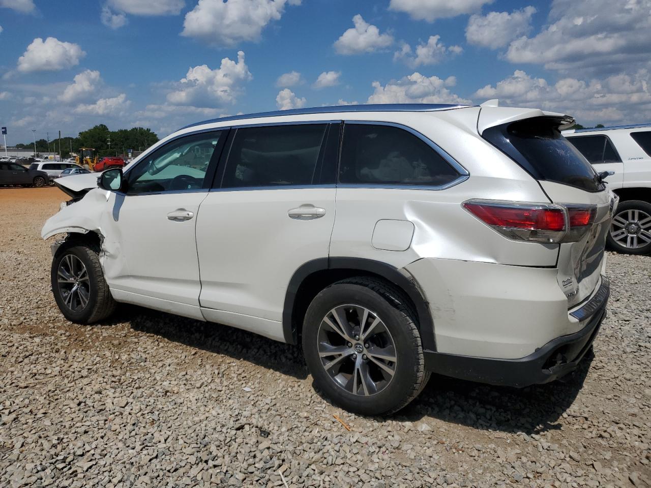 2016 Toyota Highlander Xle - Image 2