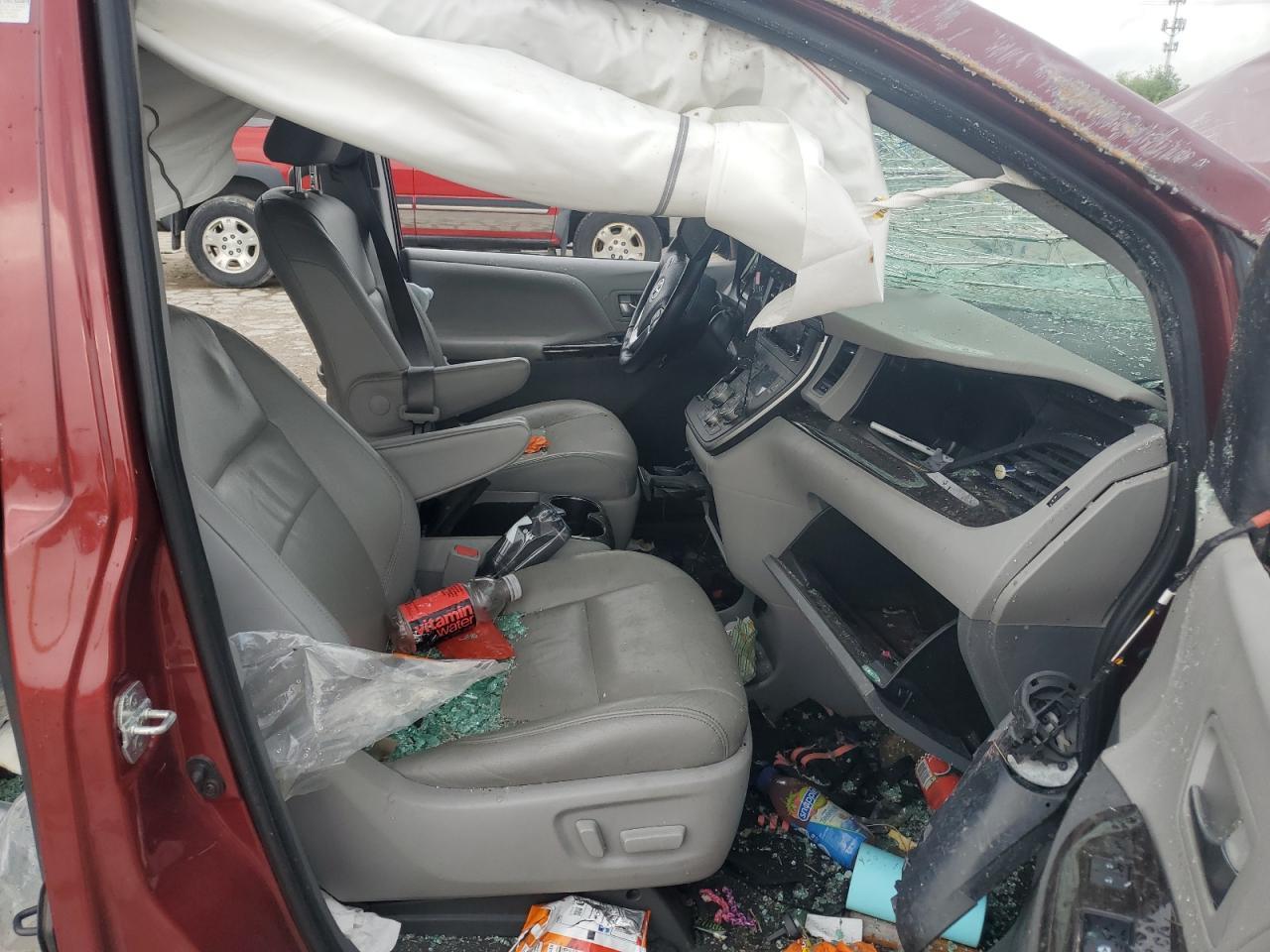 2020 Toyota Sienna Xle - Image 7