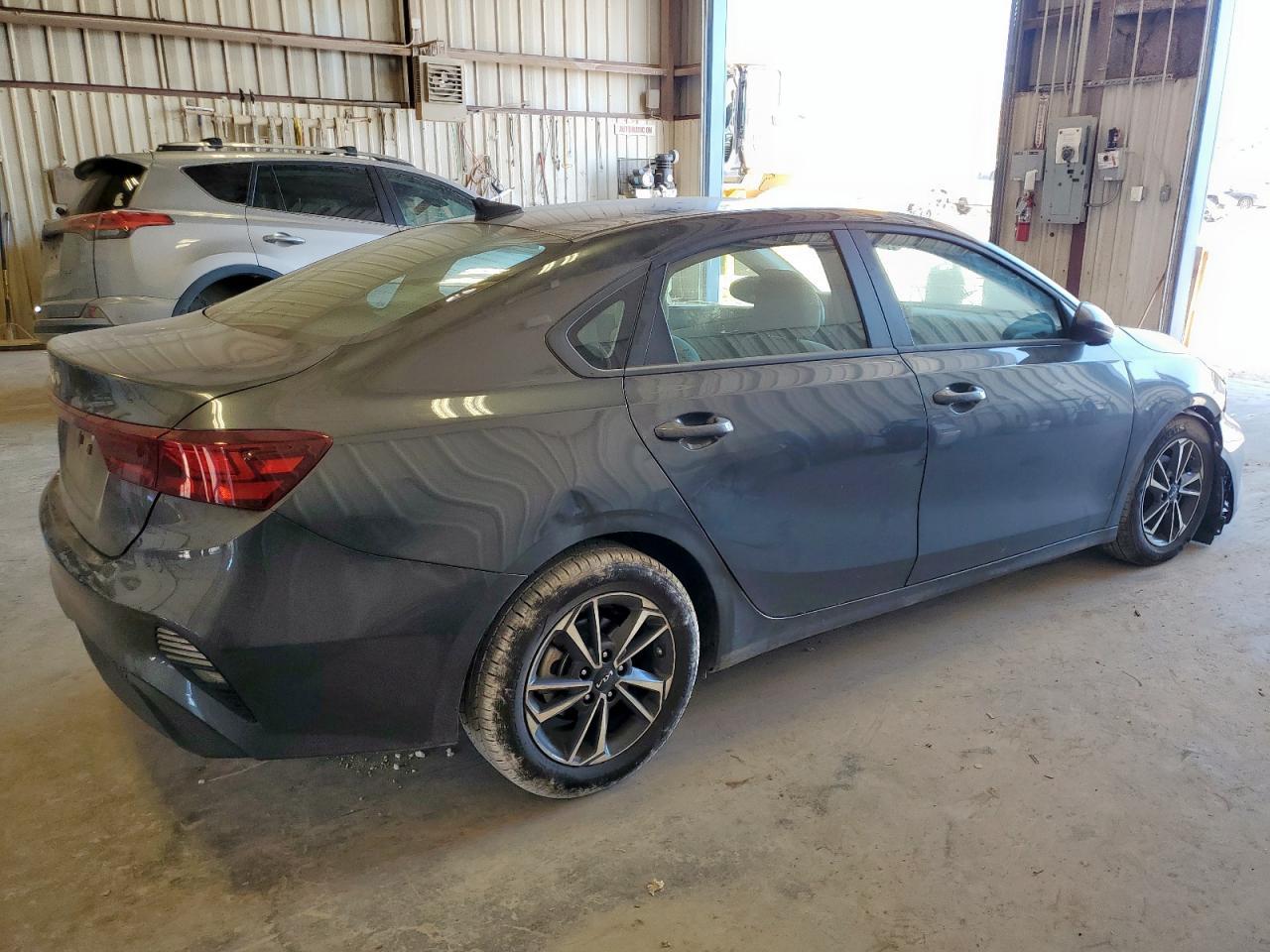 2023 Kia Forte Lx - Image 3