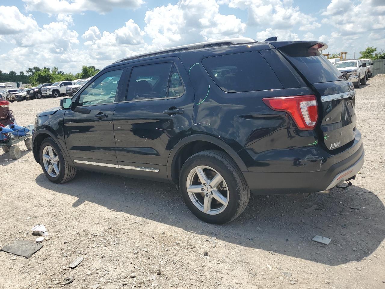 2016 Ford Explorer Xlt - Image 2