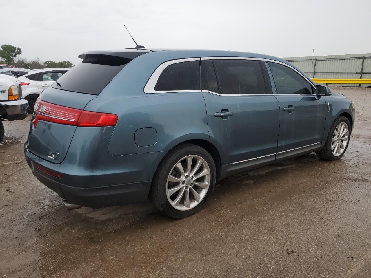 2010 Lincoln Mkt - Image 3