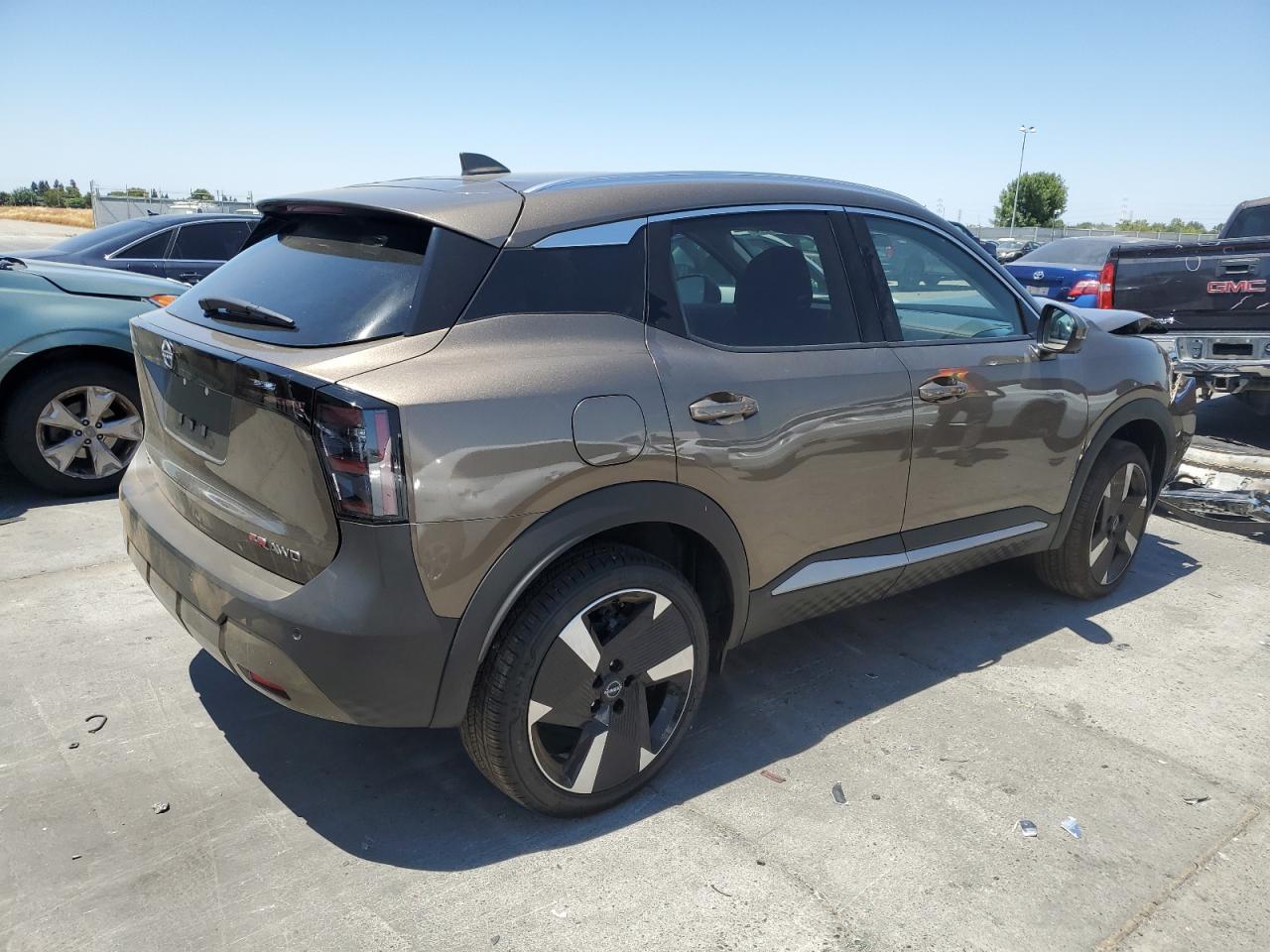 2025 Nissan Kicks Sr - Image 3