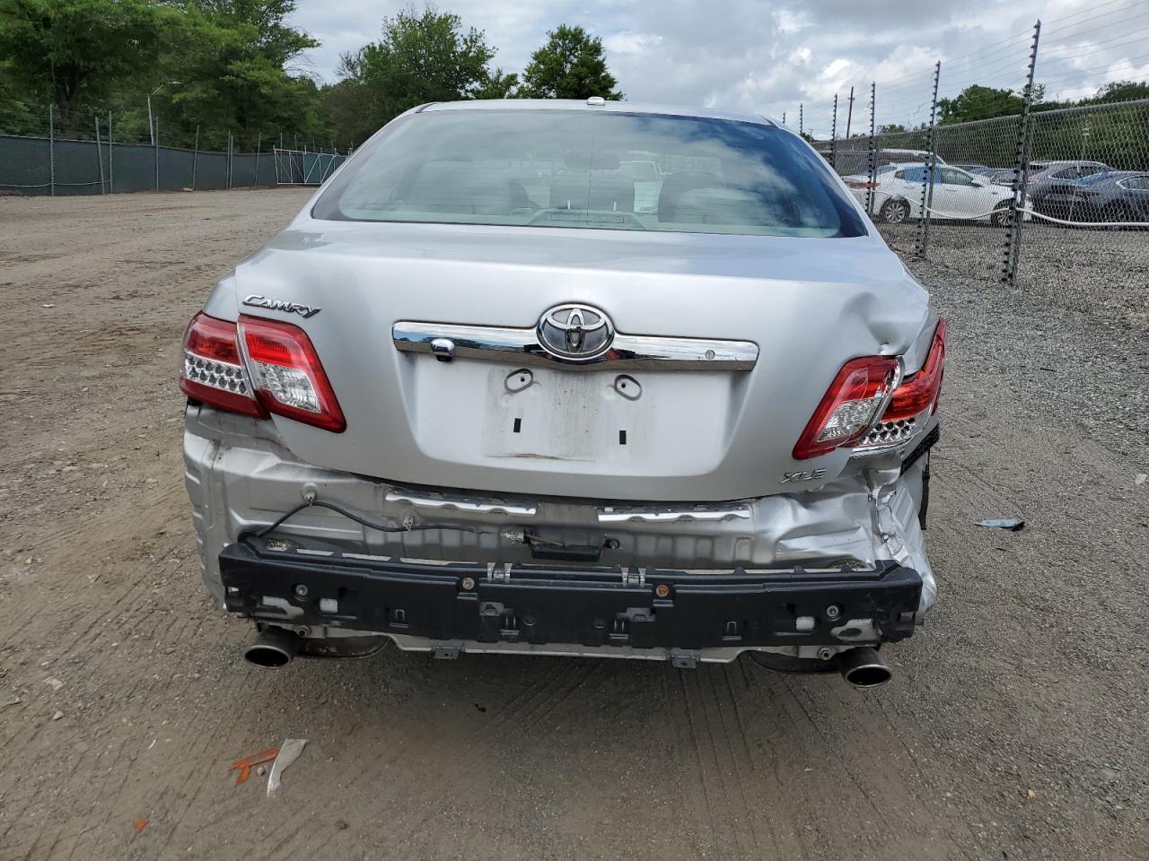 2011 Toyota Camry Se - Image 6