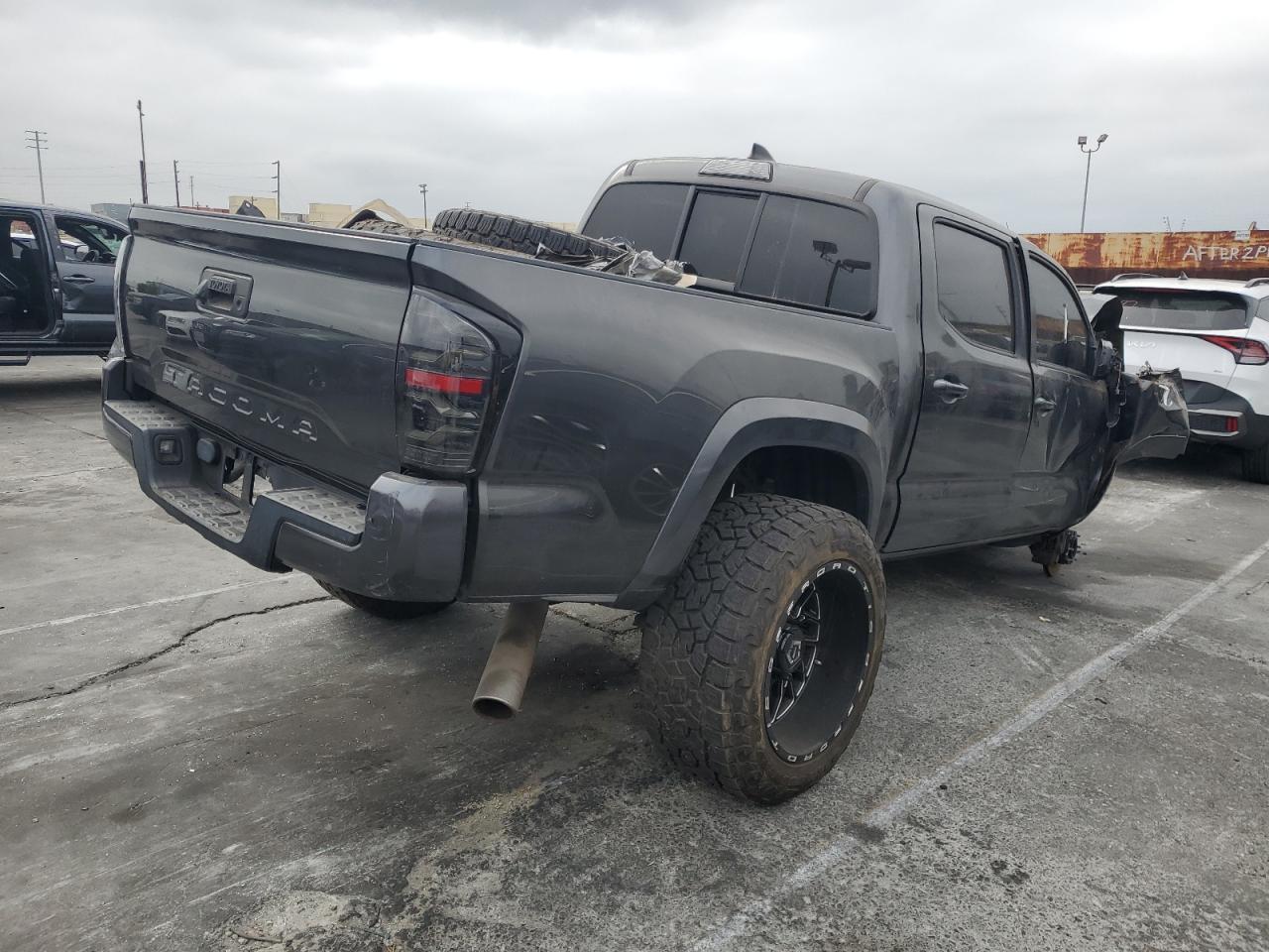 2016 Toyota Tacoma Double Cab - Фото 3