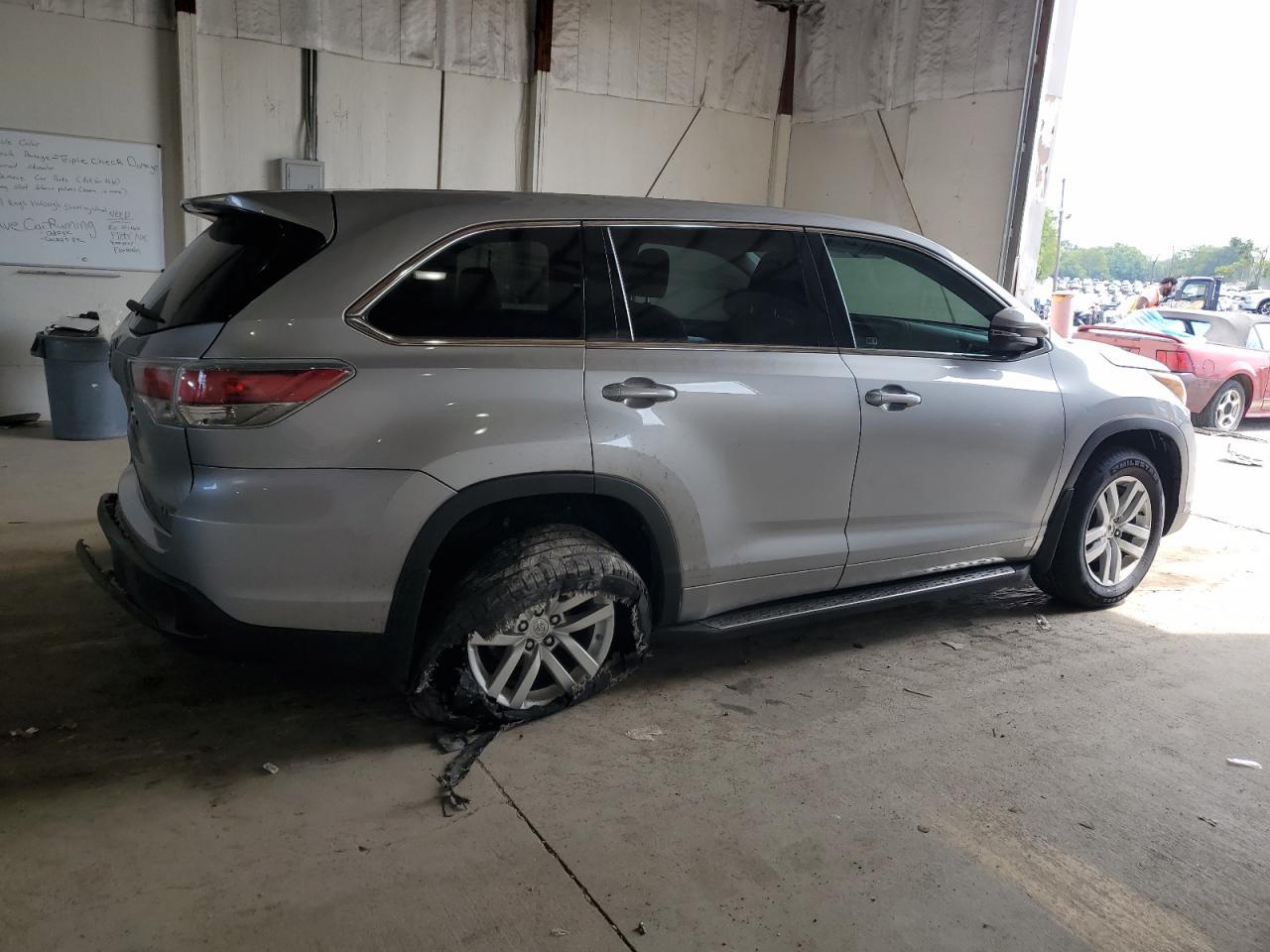 2015 Toyota Highlander Le - Фото 3