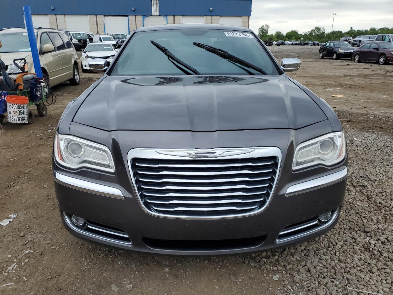 2013 Chrysler 300C - Image 5