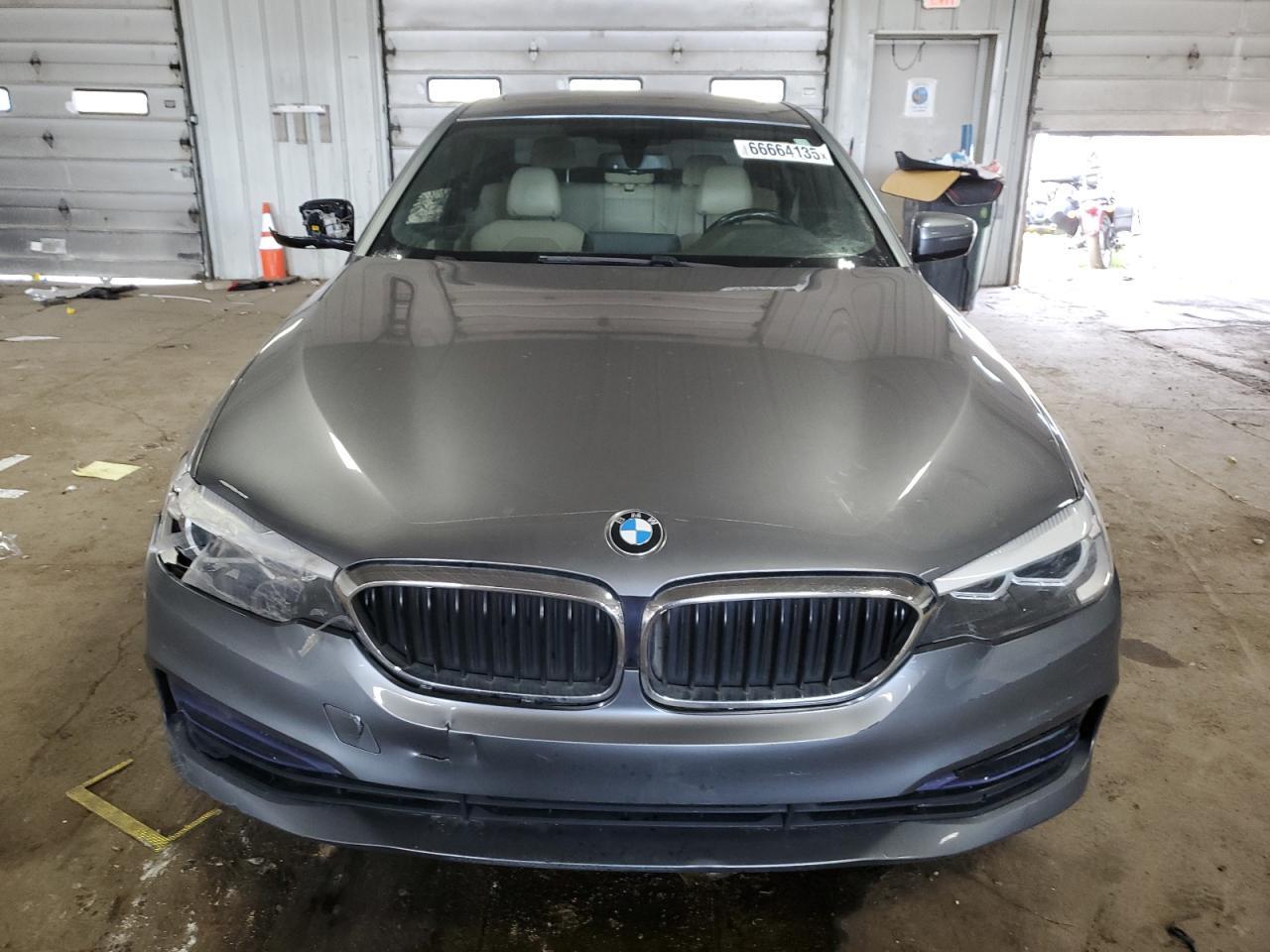 2017 BMW 530 Xi - Image 5